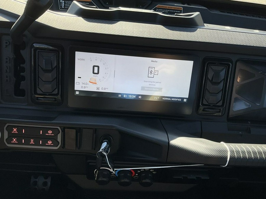 2026 Can-Am Defender MAX XT CAB HD11 With 10.25 In.Display