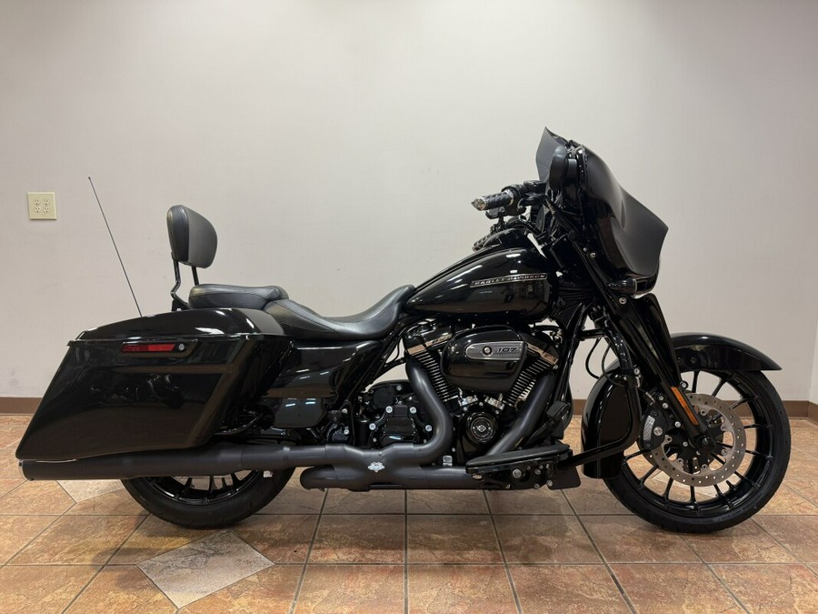 2018 FLHXS Street Glide® Special
