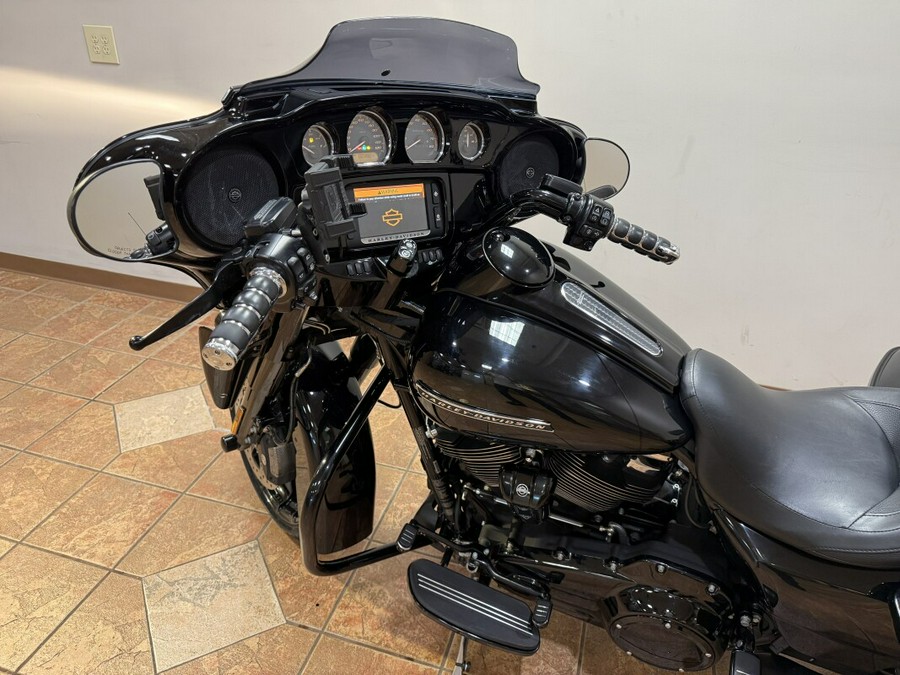 2018 FLHXS Street Glide® Special