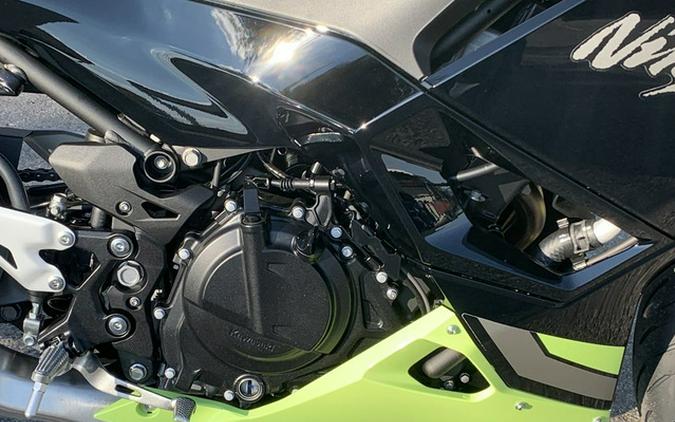 2026 Kawasaki Ninja 500 ABS Metallic Yellowish GreenEbony
