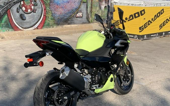 2026 Kawasaki Ninja 500 ABS Metallic Yellowish GreenEbony