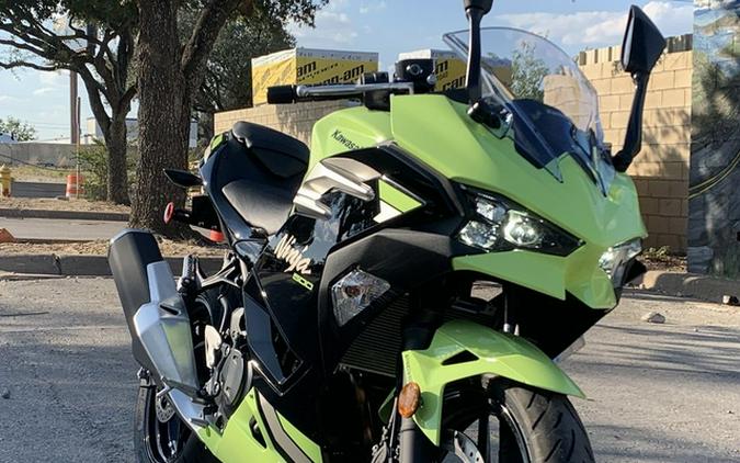 2026 Kawasaki Ninja 500 ABS Metallic Yellowish GreenEbony