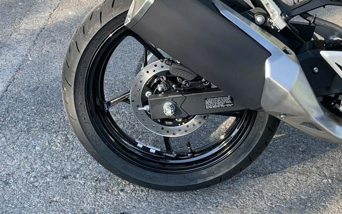 2026 Kawasaki Ninja 500 ABS Metallic Yellowish GreenEbony