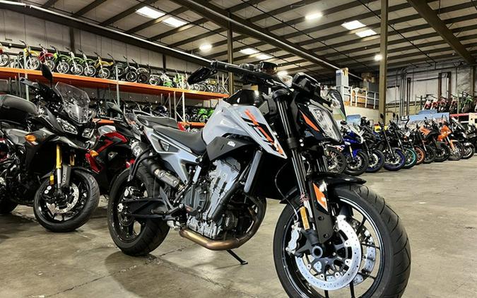 2023 KTM Duke 790