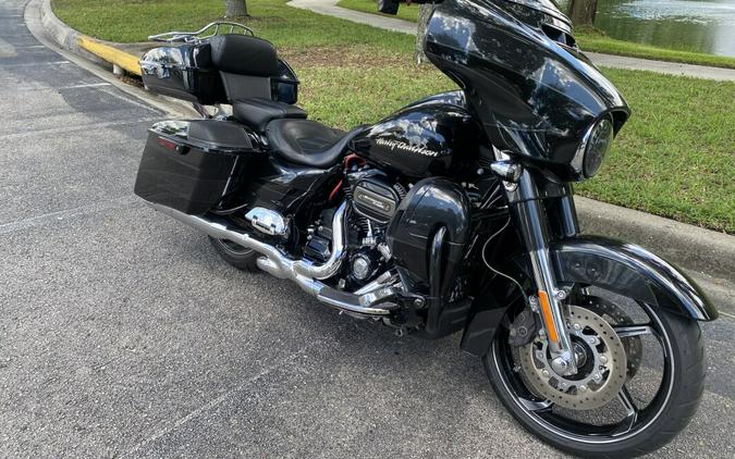 2017 Harley-Davidson CVO™ Street Glide