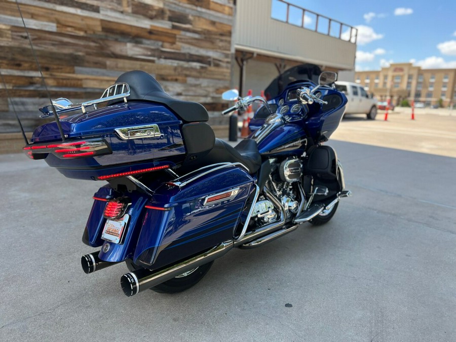 2015 Harley-Davidson® CVO™ Road Glide® Ultra Abyss Blue Crushed Sap