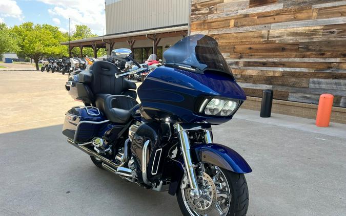 2015 Harley-Davidson® CVO™ Road Glide® Ultra Abyss Blue Crushed Sap