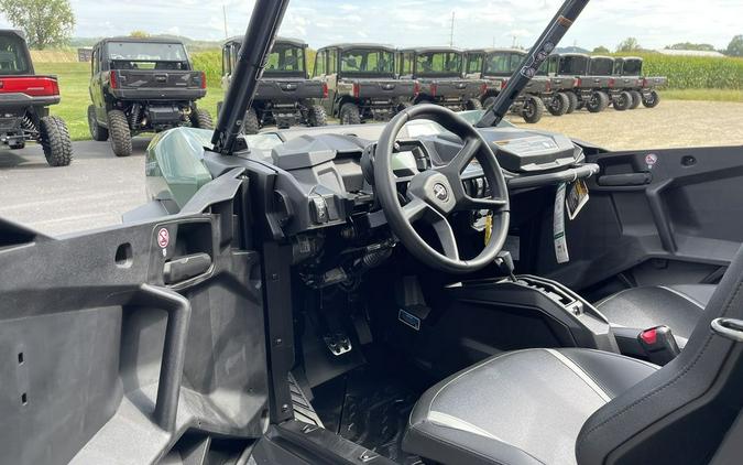 2024 Can-Am® Commander MAX DPS 700