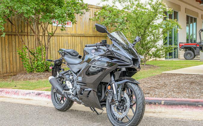 2026 YAMAHA YZFR3 ABS