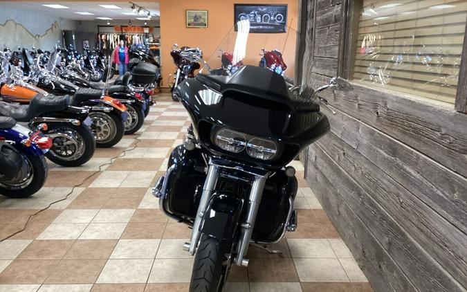 2018 Harley-Davidson® Road Glide® Ultra Vivid Black