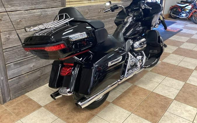 2018 Harley-Davidson® Road Glide® Ultra Vivid Black