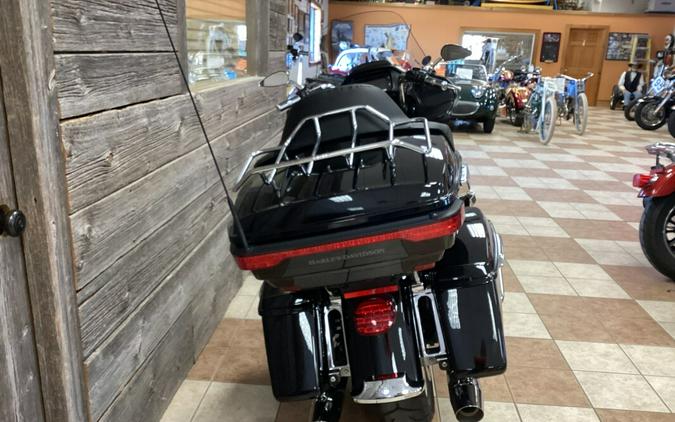 2018 Harley-Davidson® Road Glide® Ultra Vivid Black