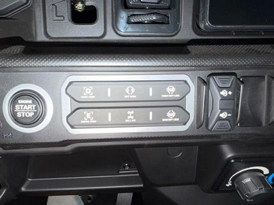 2026 Can-Am Defender MAX Lone Star CAB HD11