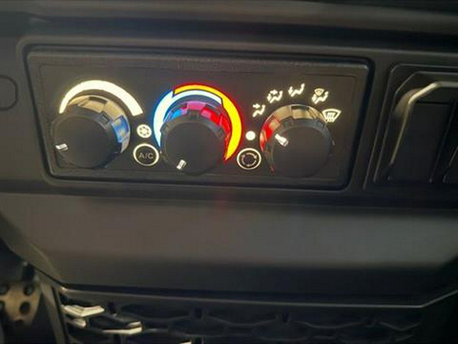 2026 Can-Am Defender MAX Lone Star CAB HD11