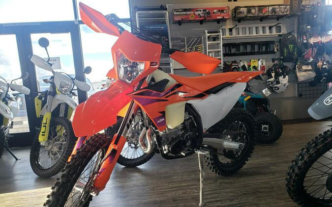 2024 KTM 450 XCF-W First Look [10 Fast Facts; 18 Photos]