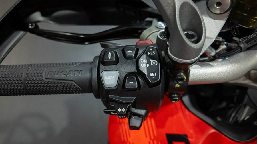 2027 Ducati MULTISTRADA V4 PIKES PEAK