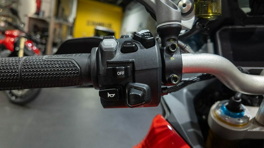 2027 Ducati MULTISTRADA V4 PIKES PEAK
