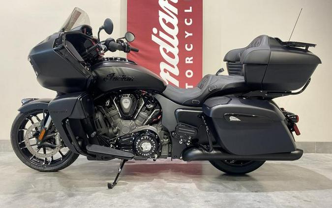 2024 Indian Motorcycle® Pursuit® Dark Horse® with PowerBand Audio Package Black Smoke