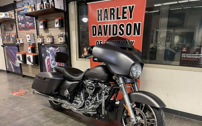 2017 Harley-Davidson® FLHXS - Street Glide® Special