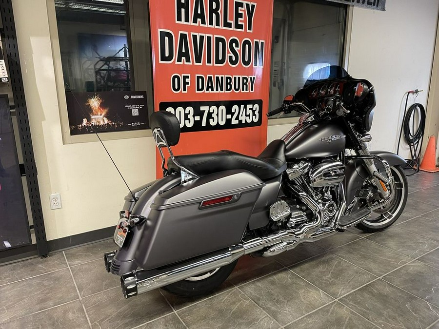 2017 Harley-Davidson® FLHXS - Street Glide® Special