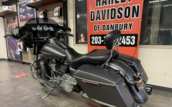 2017 Harley-Davidson® FLHXS - Street Glide® Special