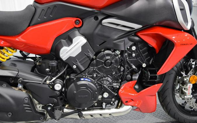 2024 Ducati Diavel V4 Red