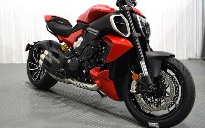 2024 Ducati Diavel V4 Red