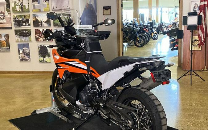 2023 KTM Adventure 890