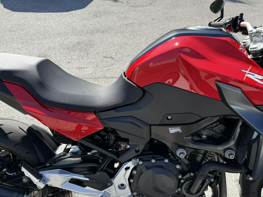 2024 BMW F 900 R Low