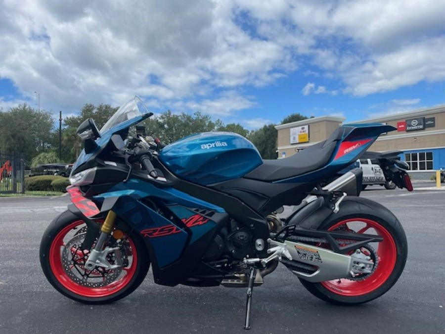 2026 Aprilia® RSV4 1100 - STINGRAY BLUE