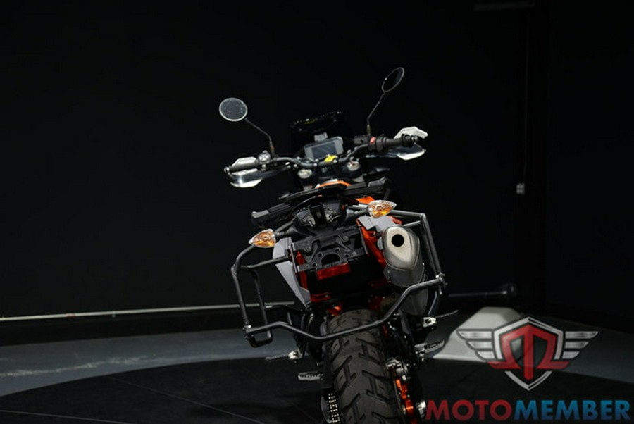 2022 KTM Adventure 890 R
