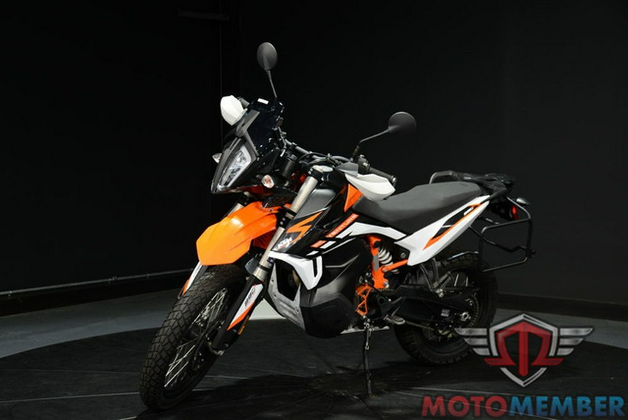 2022 KTM Adventure 890 R