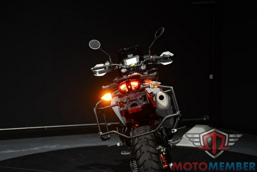 2022 KTM Adventure 890 R
