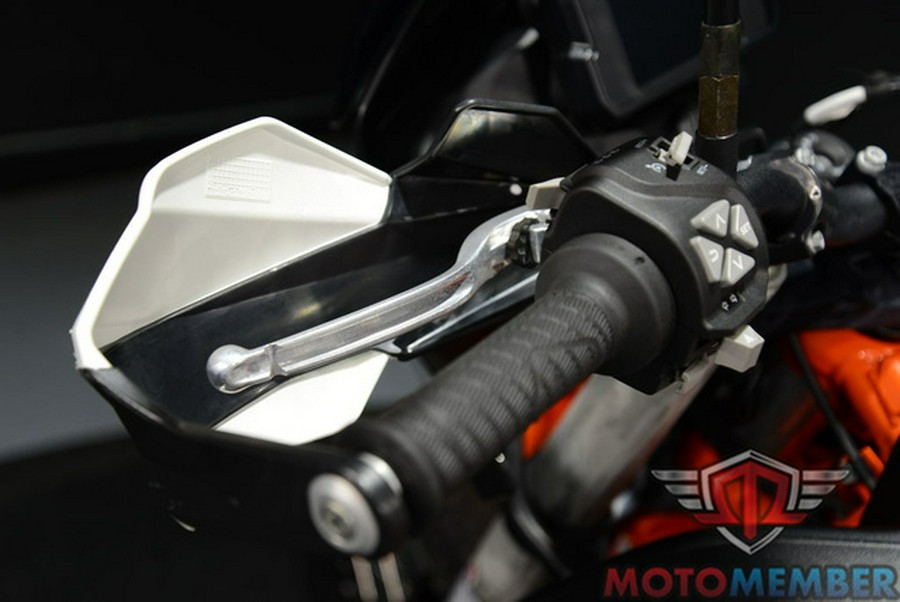 2022 KTM Adventure 890 R