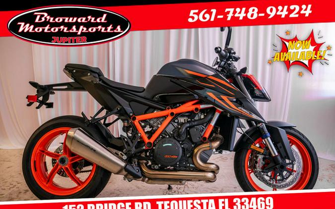 2022 KTM 1290 Super Duke R Evo Review [17 Track + Street Fast Facts]