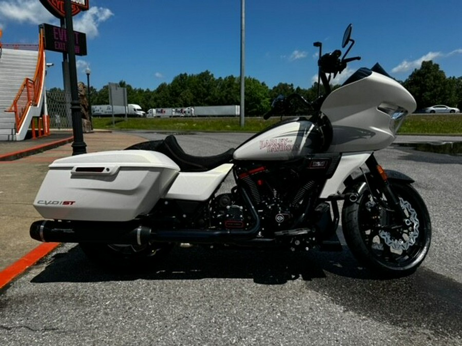 2024 Harley-Davidson CVO™ Road Glide® ST Golden White Pearl