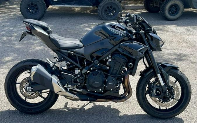 2025 Kawasaki Z900 SE ABS