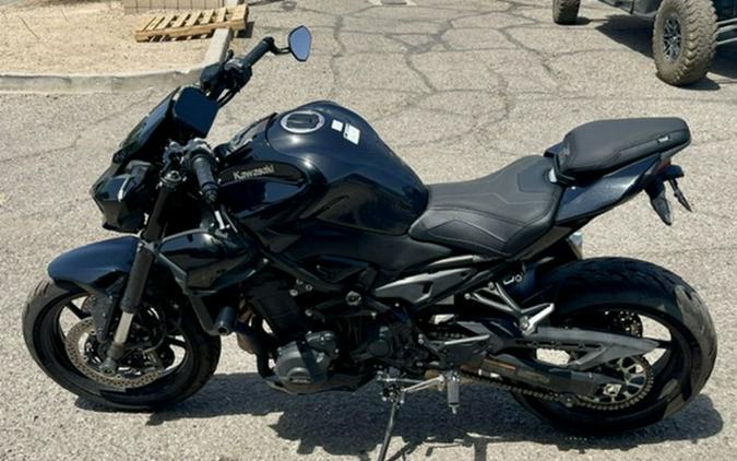 2025 Kawasaki Z900 SE ABS