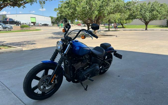 2024 Harley-Davidson® Street Bob® 114 Blue Burst - Black Finish