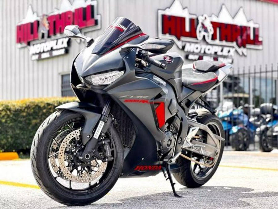 2017 Honda® CBR1000RAH (ABS)