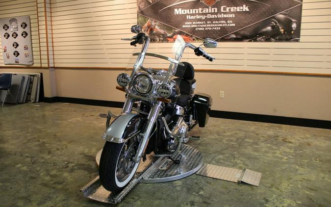 2019 Harley-Davidson Softail FLDE - Deluxe