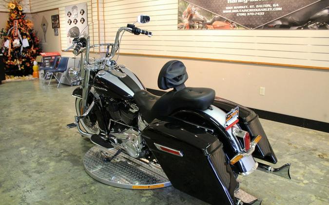 2019 Harley-Davidson Softail FLDE - Deluxe