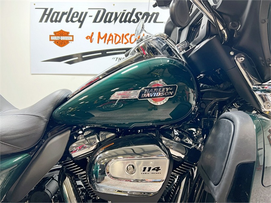 2024 Harley-Davidson Tri Glide Ultra FLHTCUTG Alpine Green / Vivid Black