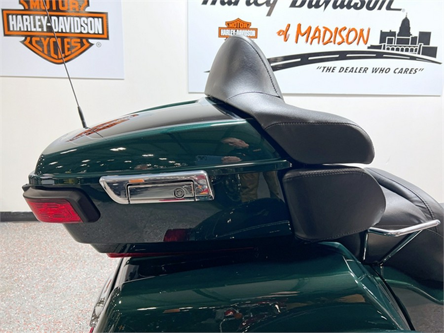 2024 Harley-Davidson Tri Glide Ultra FLHTCUTG Alpine Green / Vivid Black