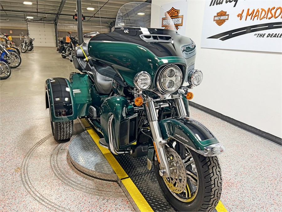 2024 Harley-Davidson Tri Glide Ultra FLHTCUTG Alpine Green / Vivid Black