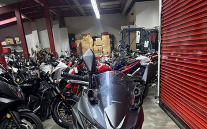 2022 Kawasaki Ninja 650 ABS Metallic Matte Graphenesteel Gray