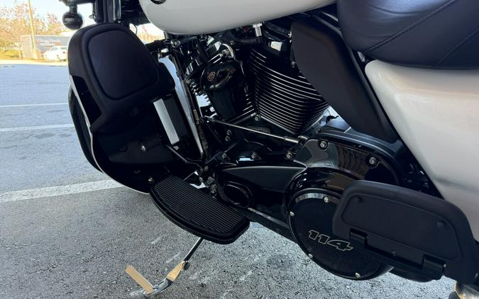 2024 Harley-Davidson Ultra Limited White Onyx Pearl - Black Finish
