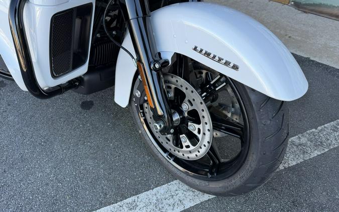 2024 Harley-Davidson Ultra Limited White Onyx Pearl - Black Finish