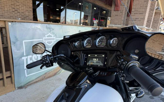 2024 Harley-Davidson Ultra Limited White Onyx Pearl - Black Finish