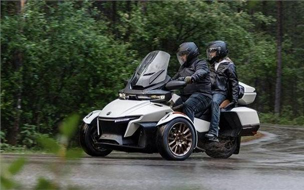 New 2024 Can-Am SPYDER RT LIMITED SEA TO SKY G2RA